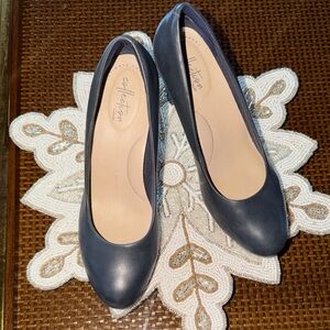 Collection by Clark’s Women's Navy Pumps